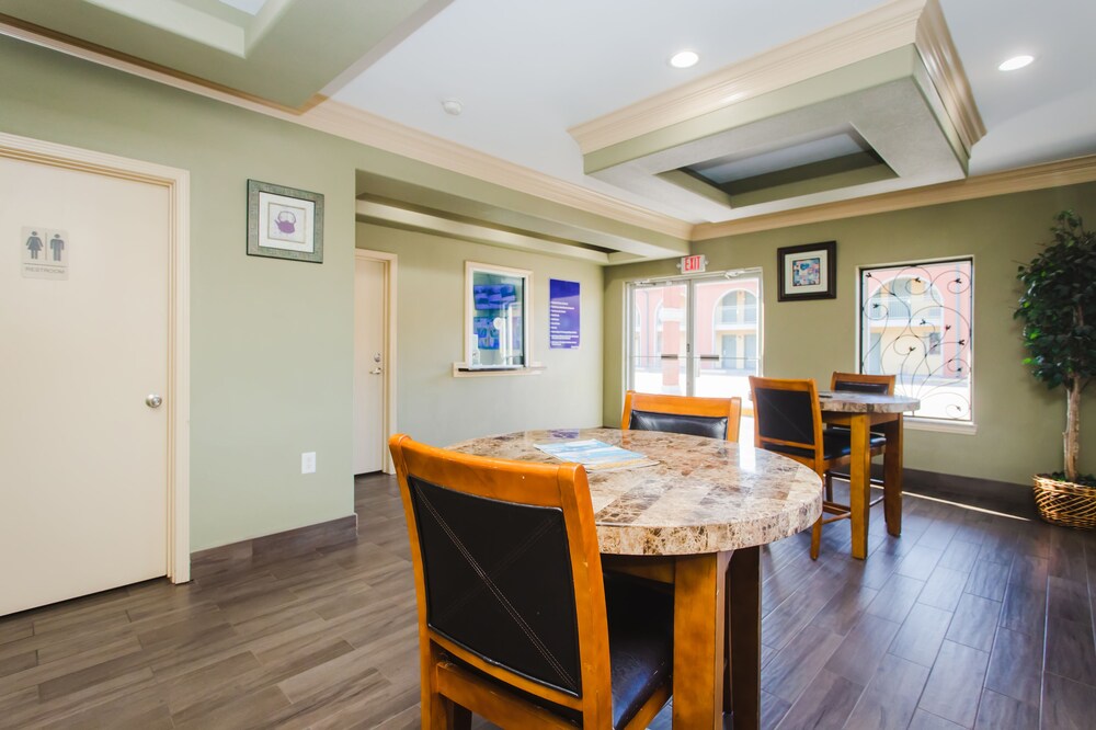 Knights Inn - photo 5