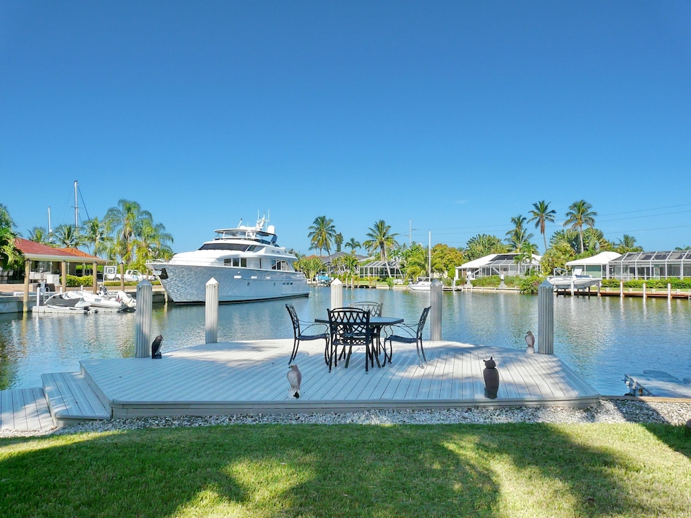 848 Buttonwood Court — 4-Star Luxury Hotel in Marco Island, United States