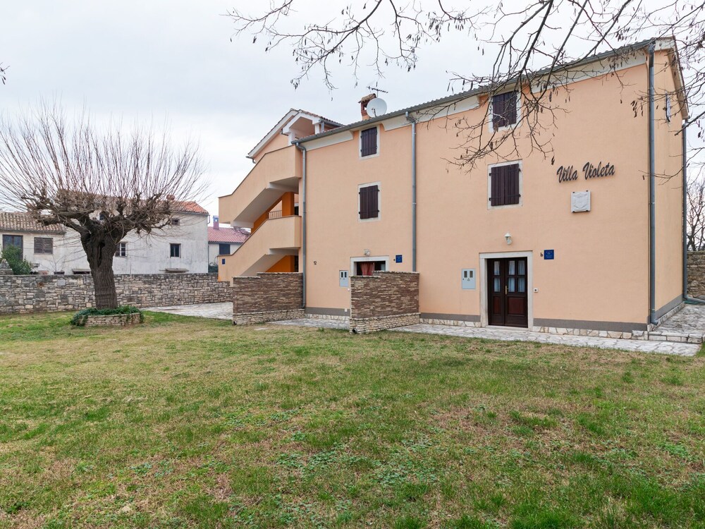 Alluring Holiday Home in Rovinj With Private Terrace — 4-Star Luxury Hotel in Bale, Croatia