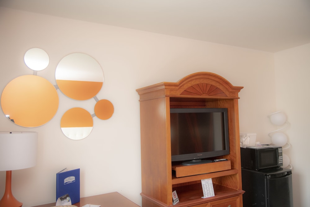 Howard Johnson Hotel & Suites by Wyndham Allentown Dorney - photo 16