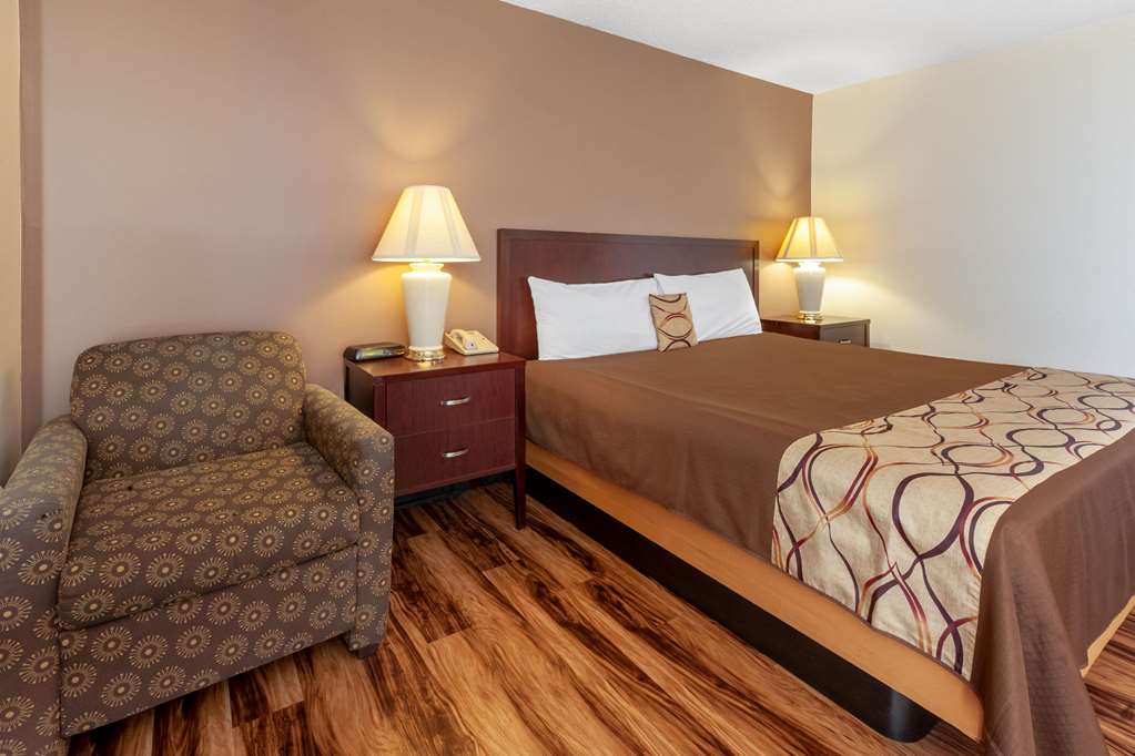 Travelodge by Wyndham Cleveland Airport - photo 27