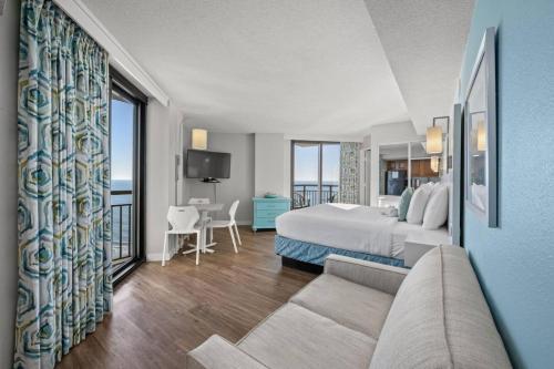 Deja View Updated King Suite with 2 Balconies Wow — 4-Star Luxury Hotel in Myrtle Beach, United States