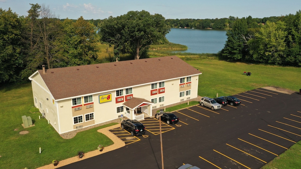 Super 8 by Wyndham Chisago City - photo 41