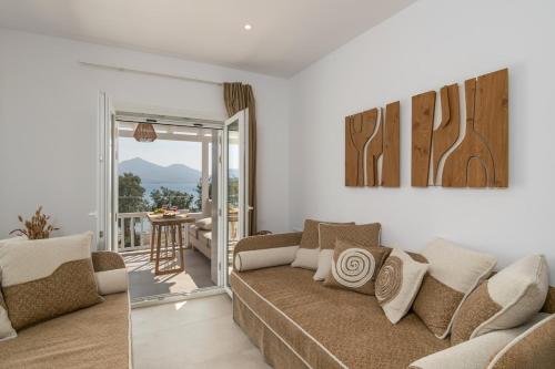 Ammos seafront house — 4-Star Luxury Hotel in Adamas, Greece