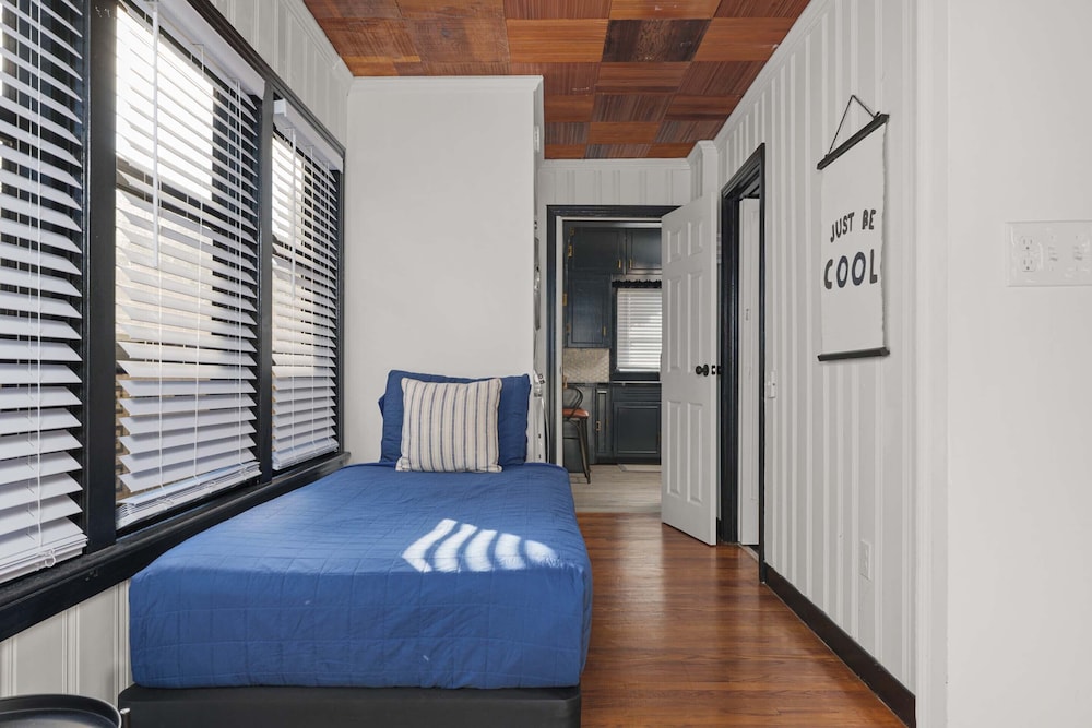 Pacific Cove Manor - photo 7