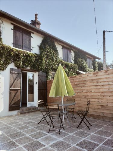 A Deux Pas de Cabourg Avec Une Belle Vue Sur la Campagne Normande.A Grangues - carbon neutral hotel in Unknown City