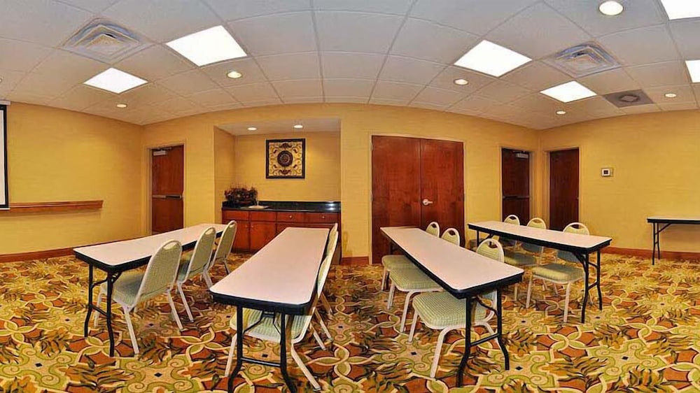 Hampton Inn Quincy - photo 26