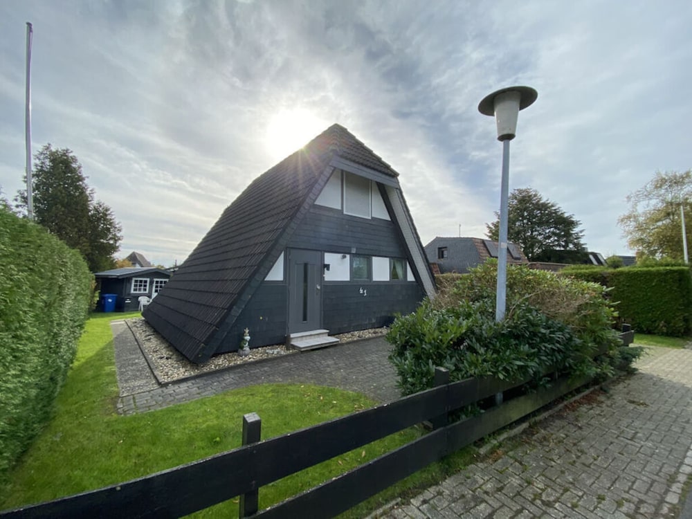 Frog Prince Modern Retreat — 4-Star Luxury Hotel in Butjadingen, Germany