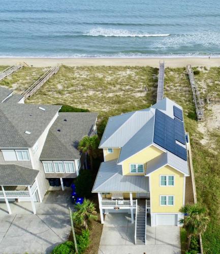 Sunflower House by Carolina Beach Realty — 4-Star Luxury Hotel in Carolina Beach, United States