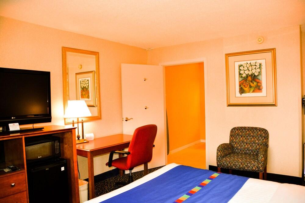 Park Inn By Radisson Harrisburg West - photo 15