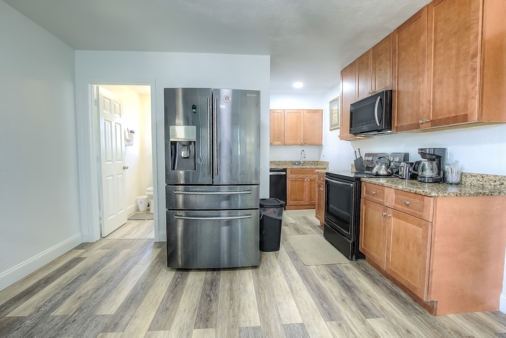 Daytona Shores Inn & Suites - photo 23