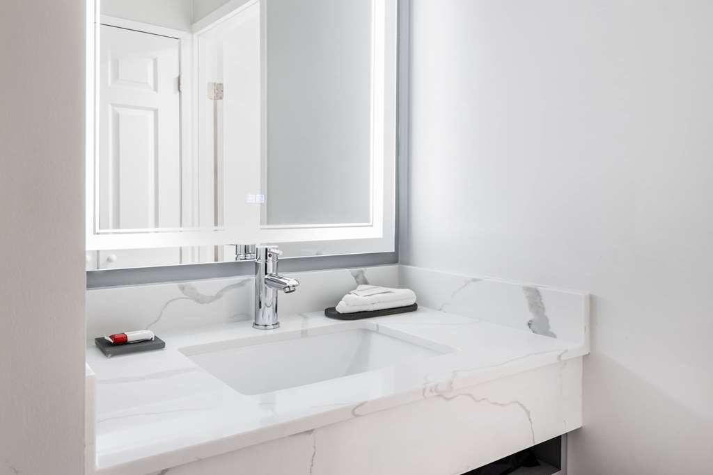 La Quinta Inn by Wyndham Lynnwood - photo 7