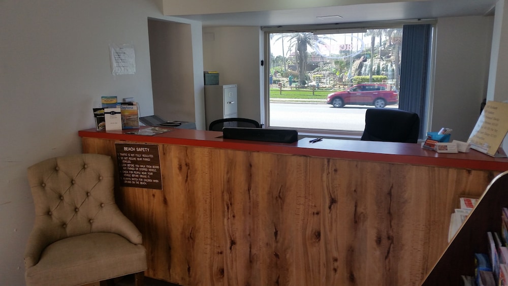 Driftwood Beach Motel - photo 4