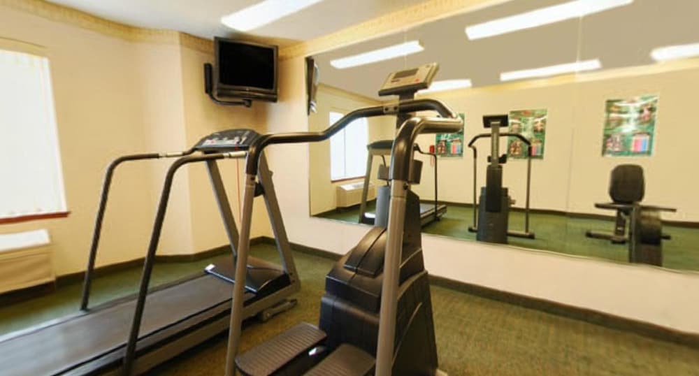 Syracuse Inn & Suites - photo 27