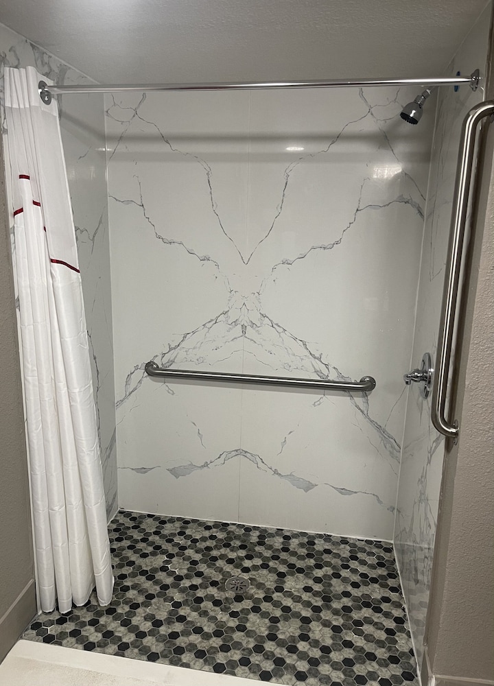 Red Roof Inn & Suites Brunswick I 95 - photo 22