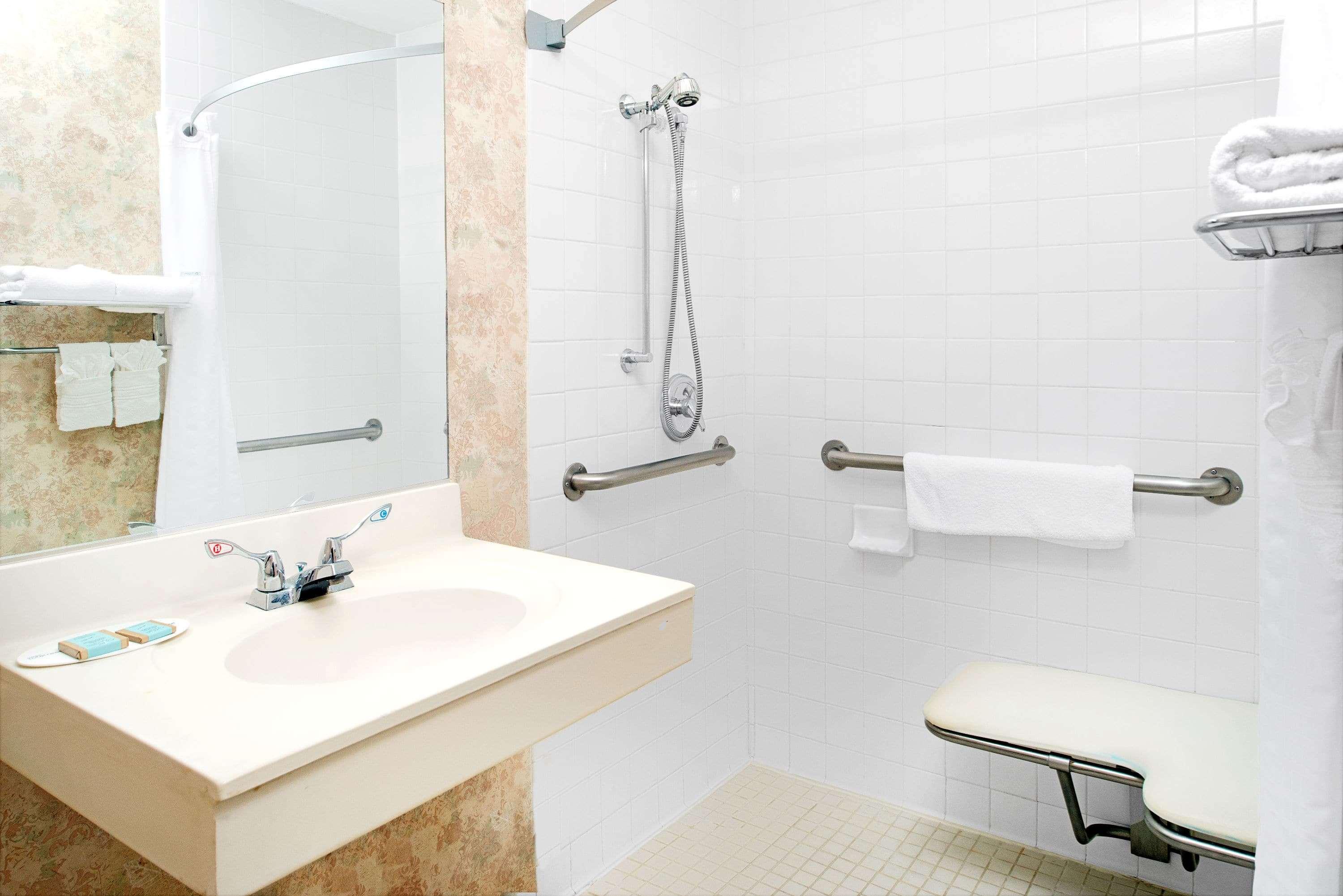 Travelodge by Wyndham Lincoln Airport I 80 - photo 21