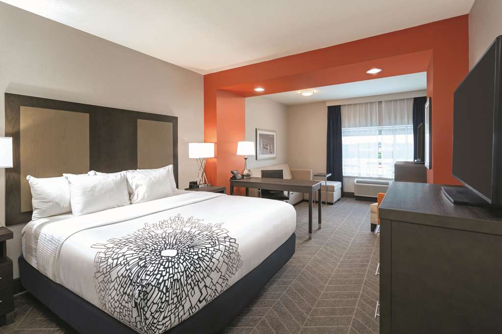 La Quinta Inn & Suites by Wyndham Opelika Auburn - photo 6