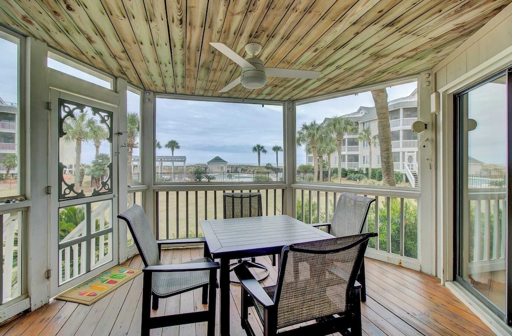 103 H Tidewater by Avantstay Walk to Beach Community Pool — 4-Star Luxury Hotel in Isle Of Palms, United States