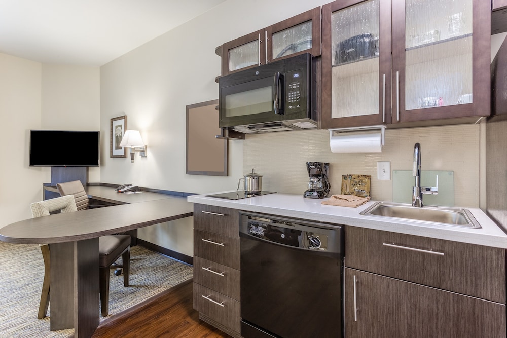 Candlewood Suites Davenport by IHG - photo 14