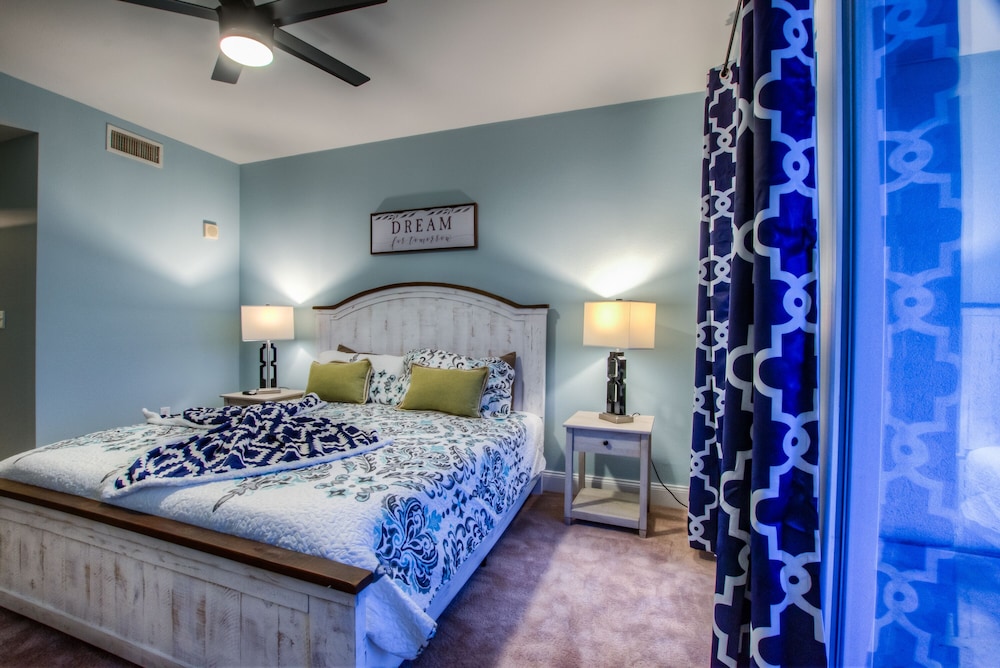 Laketown Wharf Resort by Aneliya's Rentals - photo 10
