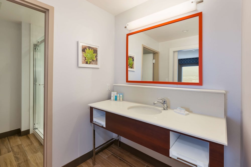Hampton Inn & Suites Wells - photo 17