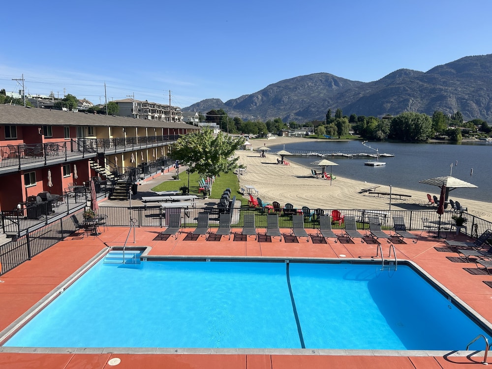 Safari Beach Resort in Osoyoos, Canada