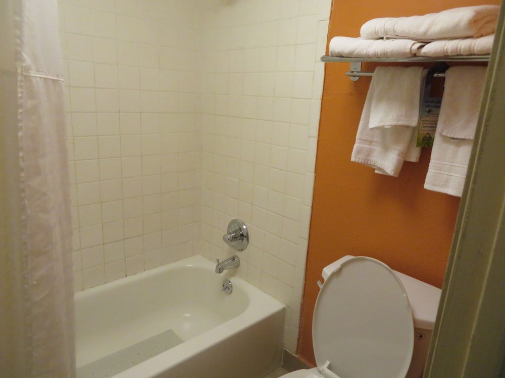 Days Inn by Wyndham Blytheville - photo 41