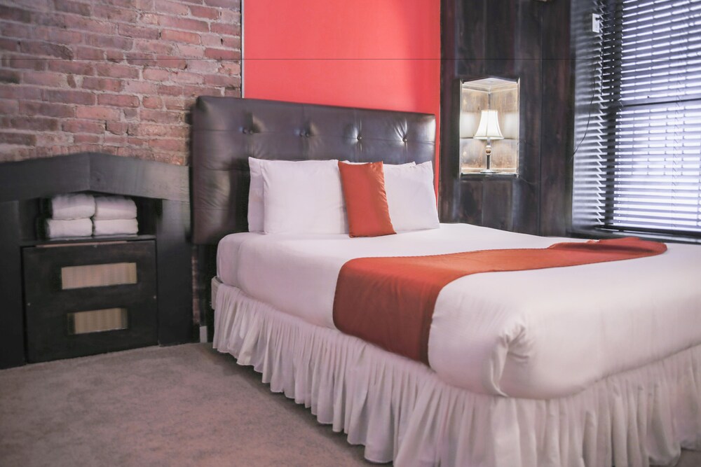 Royal Park Hotel and Hostel - photo 30