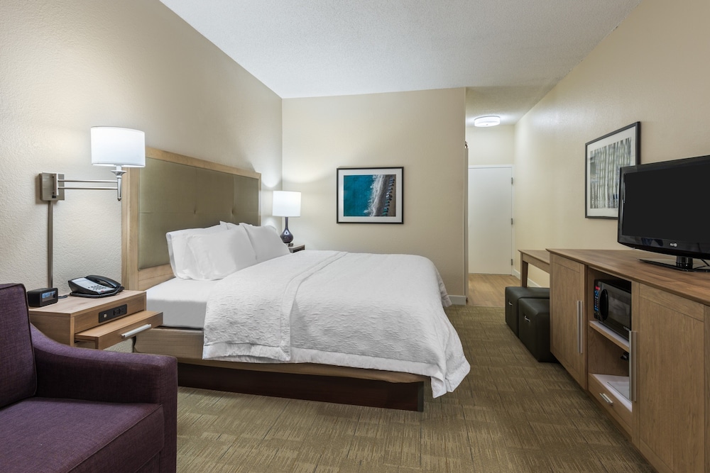 Hampton Inn Bonita Springs Naples North - photo 10