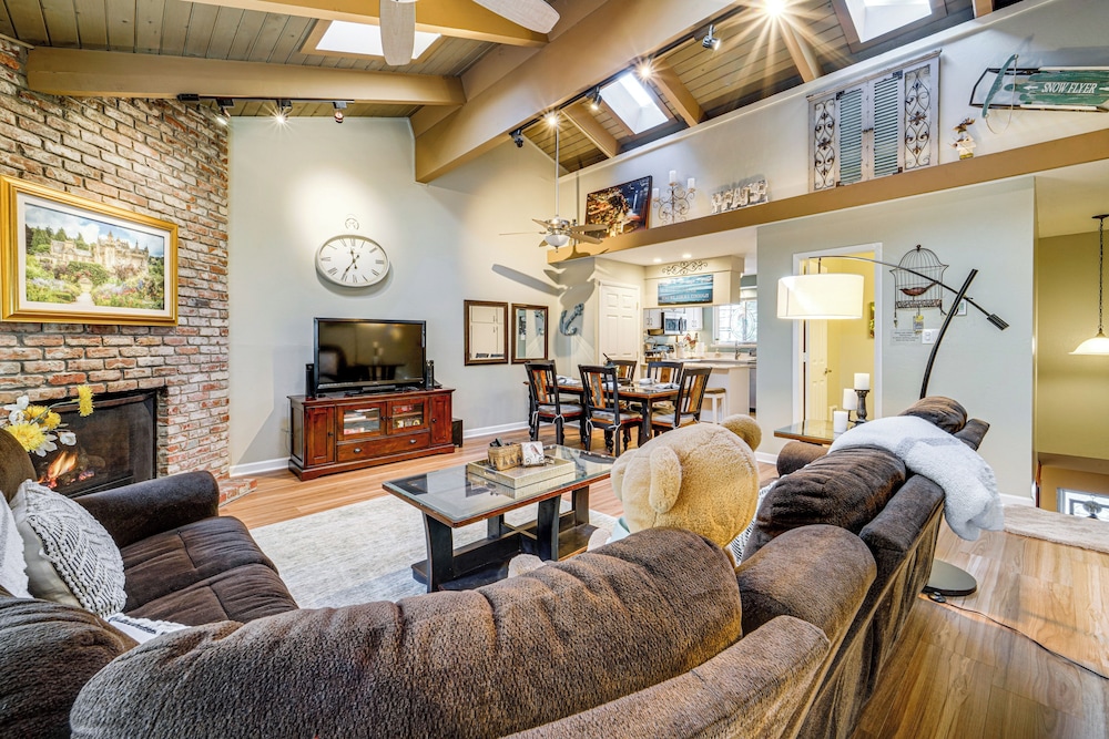 1 Mi To Diamond Peak Ski Resort Condo with Pool in Incline Village, United States