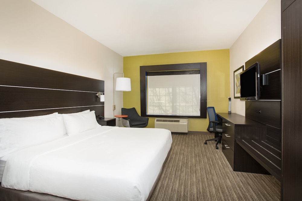 Holiday Inn Express Hotel & Suites Ft. Collins by IHG - photo 12