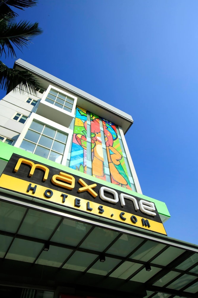 Maxone Hotels at Malang — Malang — photo 3