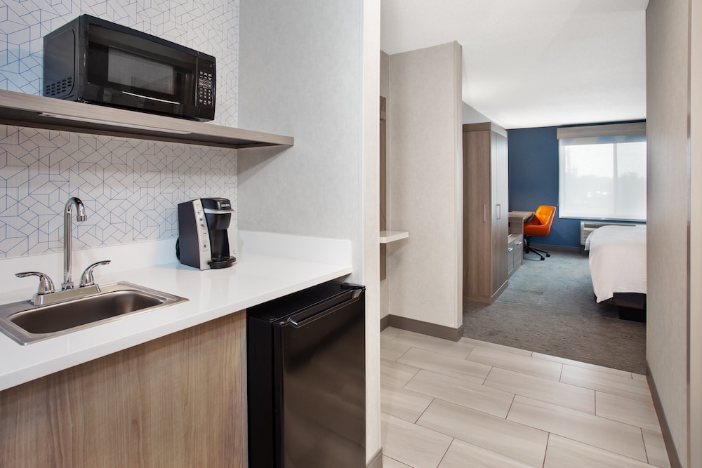 Holiday Inn Express Hotel & Suites Belleville by IHG - photo 16
