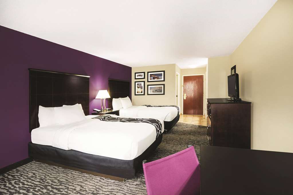 La Quinta Inn & Suites by Wyndham Louisville East - photo 13