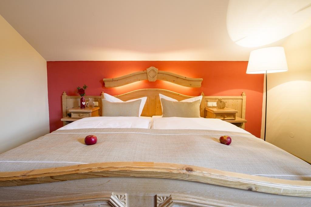 Hotel Sankt Leonhard Dein Wohlfühlort zum Loslassen und Kraftschöpfen - carbon neutral hotel in Bad Birnbach