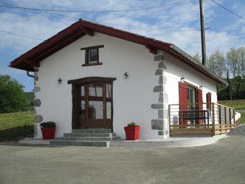 Maisonnette indépendante pour 4 personnes PMR - last minute hotel in Unknown City
