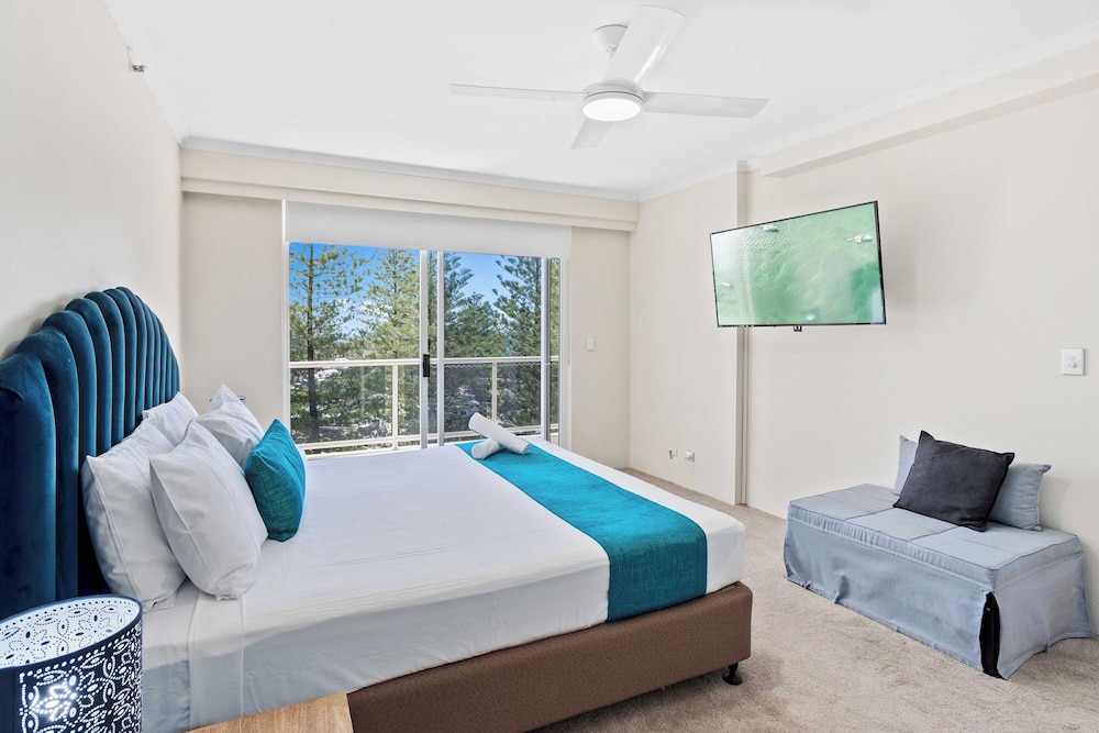 Oscar on Main 2b Heart of Main Beach Ocean Views Hosted by Coastal Letting Co. — 4-Star Luxury Hotel in Main Beach, Australia