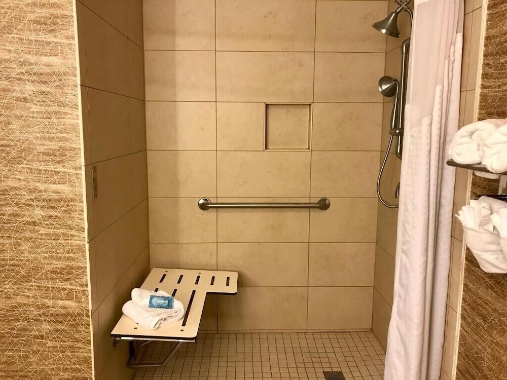 Holiday Inn Express & Suites Pasadena Los Angeles by IHG - photo 36