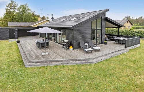 3 Bedroom Beautiful Home In Nexø — 5-Star Luxury Hotel in Nexo, Denmark