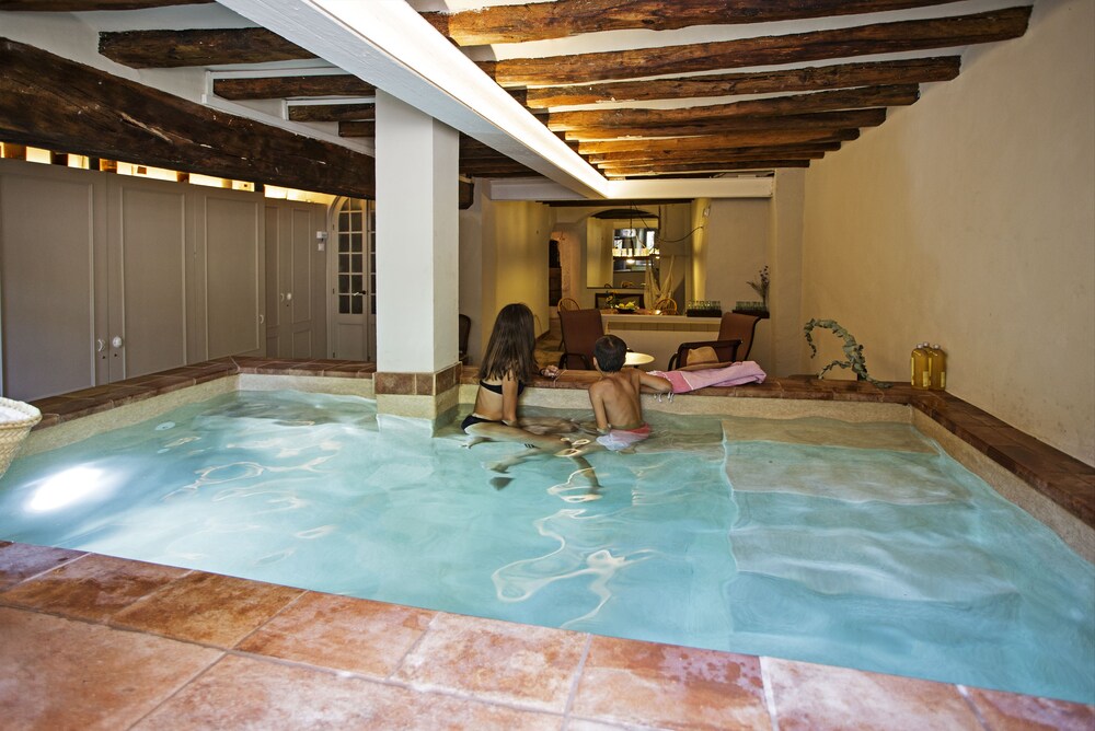 Jajá Cabanas - carbon neutral hotel in Palhoca