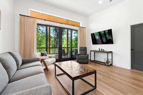 Broad River Bend in Black Mountain, United States