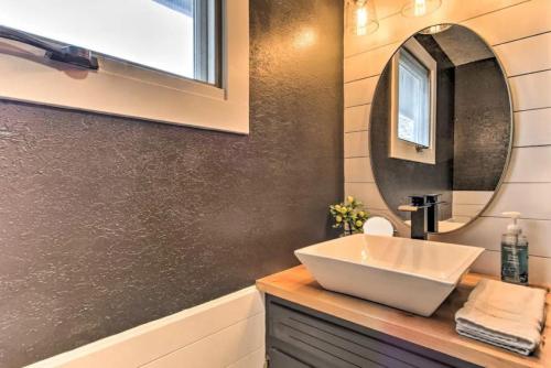 Sleek Great Falls Retreat - photo 14
