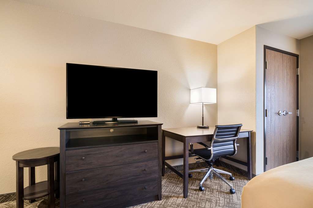 Best Western Golden Spike Inn & Suites - photo 31