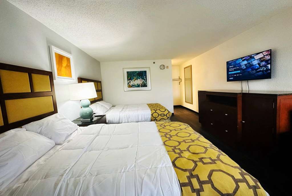 Baymont Inn and Suites by Wyndham Columbus Near OSU - photo 67