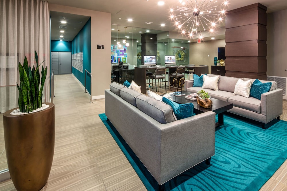 Resort Style Suites in Downtown LA - photo 4