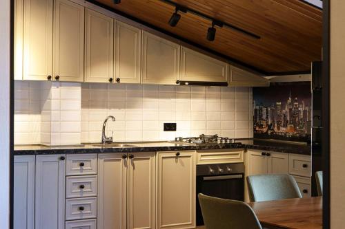 3BR apt w huge terrace & magnificent views
