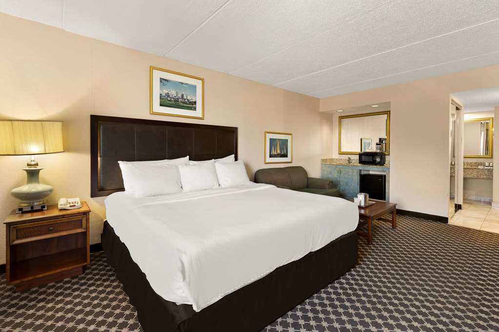 Hotel RL Cleveland Airport West - photo 11