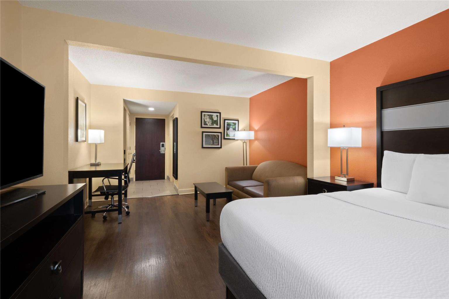 La Quinta Inn & Suites by Wyndham Florence - photo 70