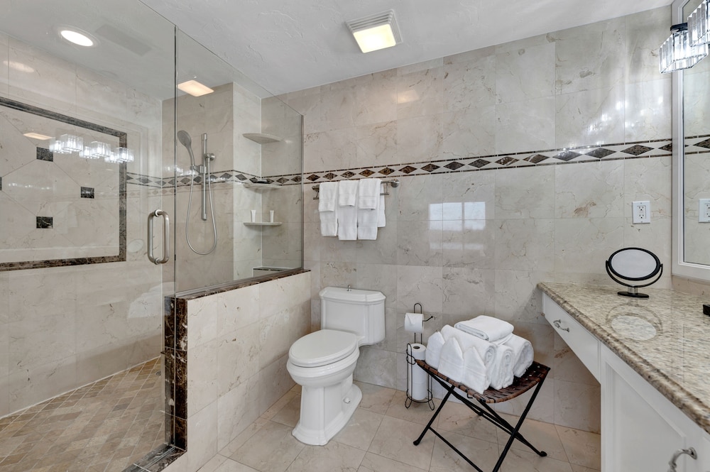 Bayfront Inn Fifth Avenue - photo 22