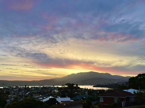 Bella Vista On Beach — Hobart